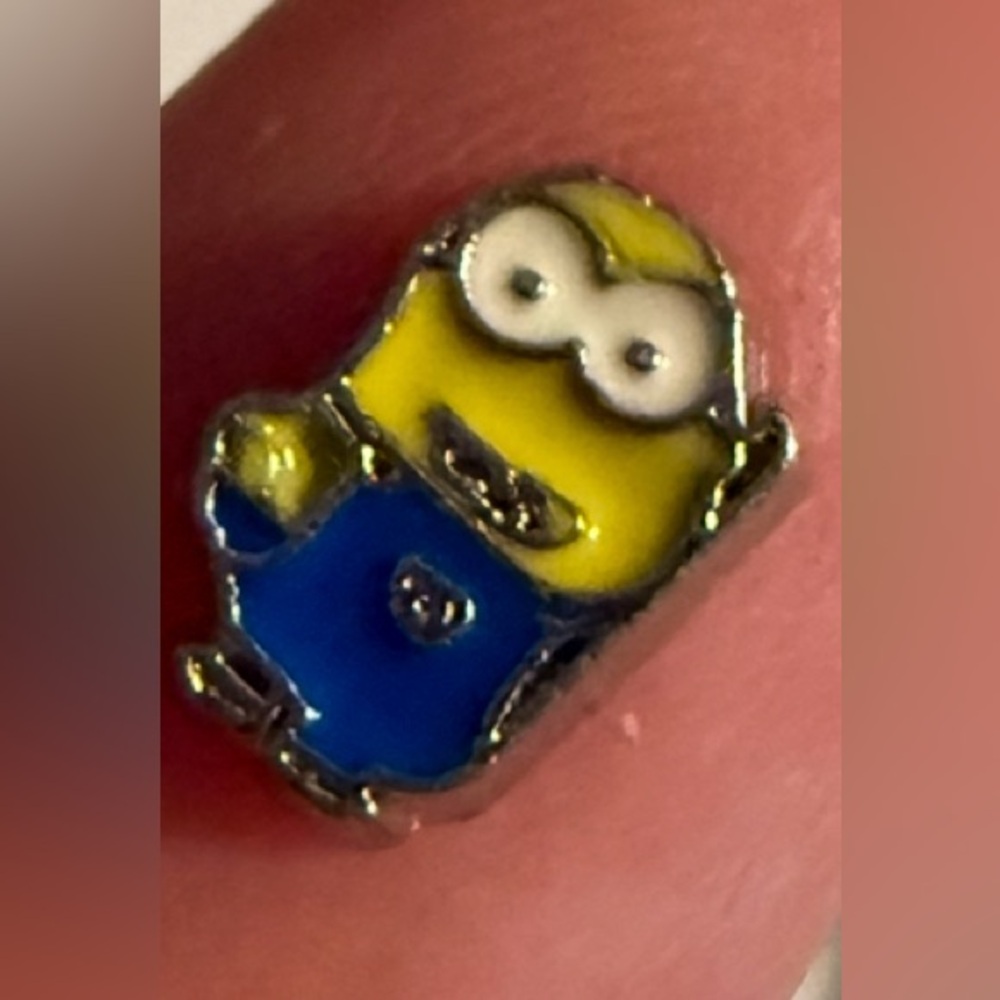 $1 MOVIE FLOATING CHARM~NEW~$1 WITH ANY $10 ORDER OR MORE - Picture 2 of 14